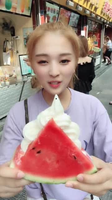 网红炮姐吃瓜是真的吗,真相揭秘还是网络炒作? 第2张 网红炮姐吃瓜是真的吗,真相揭秘还是网络炒作? 第2张